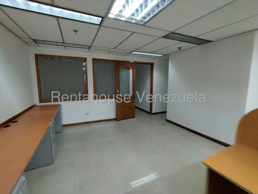 Oficina en Alquiler en Plaza Venezuela, Distrito Metropolitano - 13