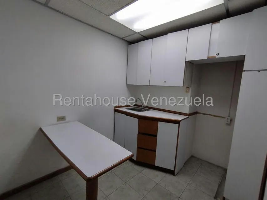 Oficina en Alquiler en Plaza Venezuela, Distrito Metropolitano - 17