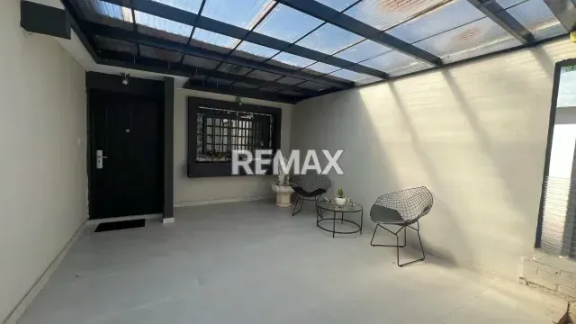 VENTA CASA EN URB. LA PICOLA CALLE CERRADA - 14