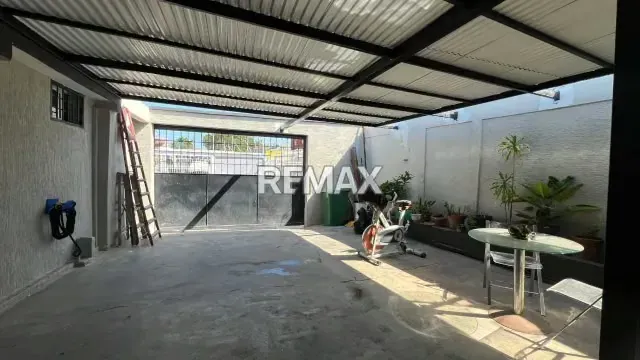 VENTA CASA EN URB. LA PICOLA CALLE CERRADA - 18