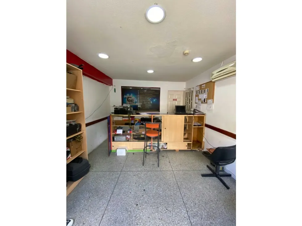 LOCAL COMERCIAL EN ALQUILER 90 M2 - URB. LOS PALOS GRANDES - 2