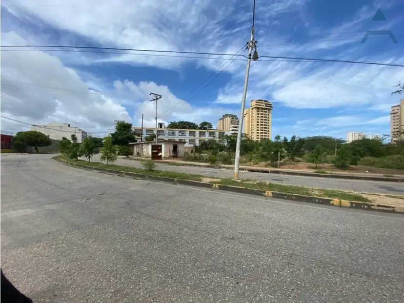 Se vende terreno Av Raul Leoni Porlamar 9800m²