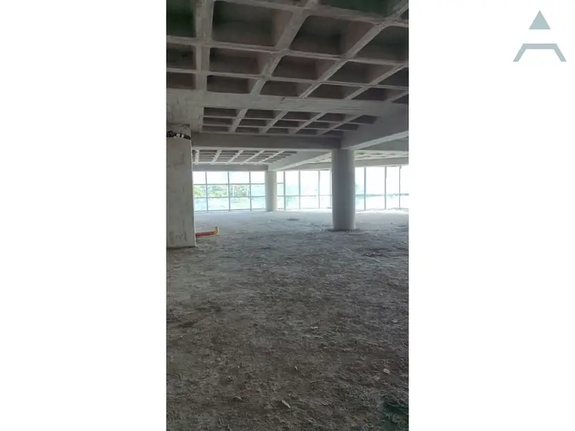 Se alquila Oficina 400m² Los Naranjos