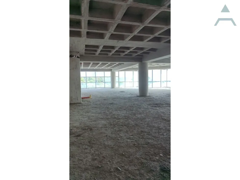 Se alquila Oficina 400m² Los Naranjos