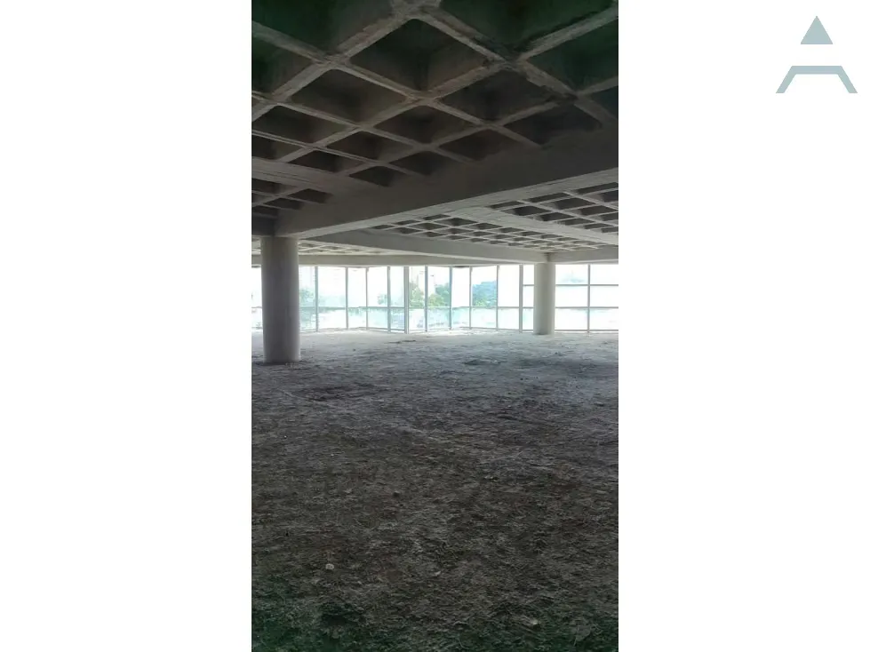Se alquila Oficina 400m² Los Naranjos - 3