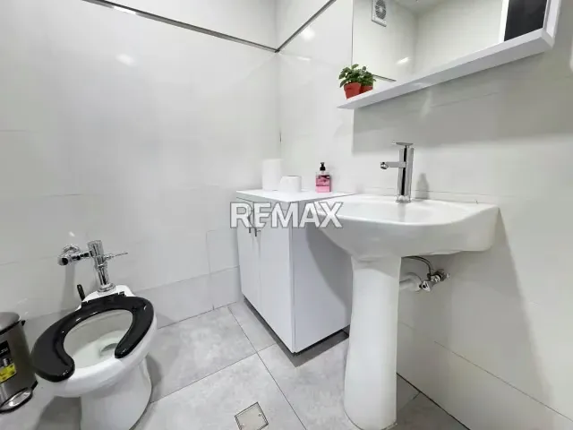 VENTA DE OFICINA EN BOLEITA SUR, MUN. SUCRE - 9