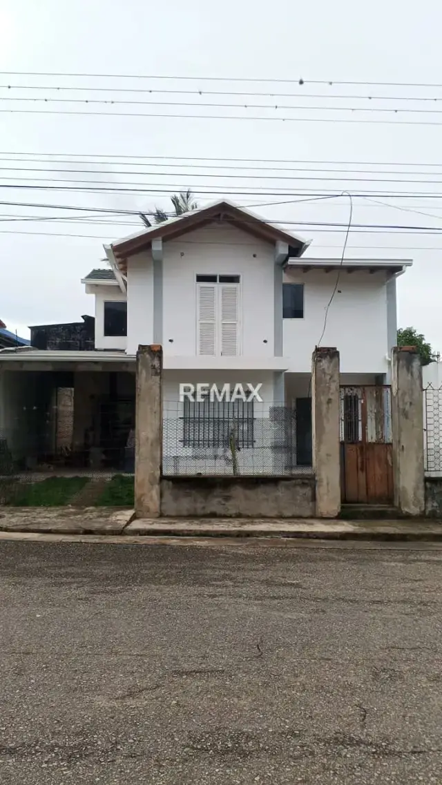 EN VENTA BELLA CASA QUINTA EN OBRA BLANCA- CORDERO