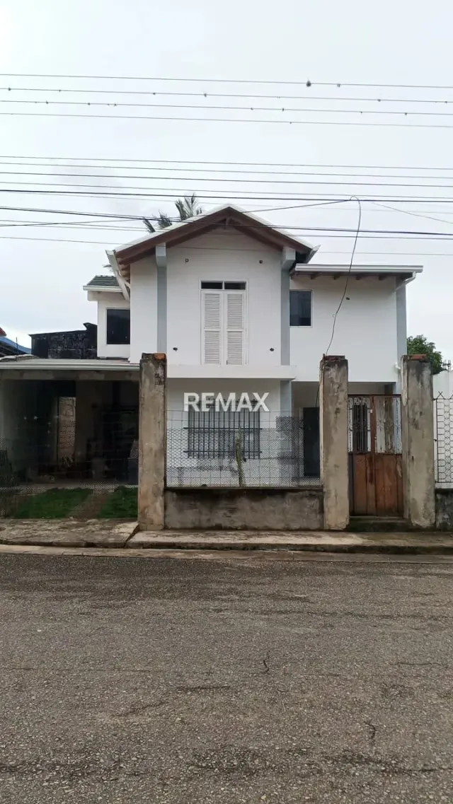 EN VENTA BELLA CASA QUINTA EN OBRA BLANCA- CORDERO