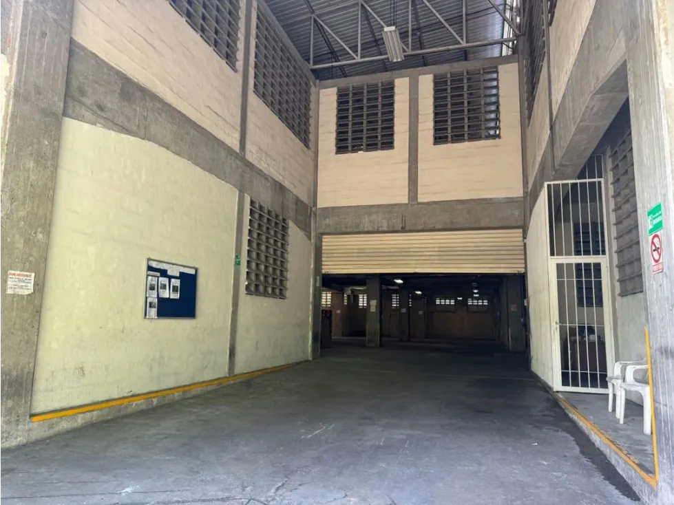 Se vende galpón c/ edificio administrativo 1629m2 Urb. Miranda 0797 - 3