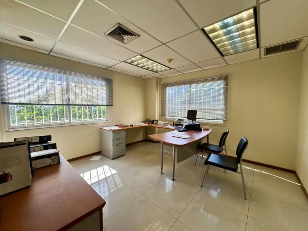 Se vende galpón c/ edificio administrativo 1629m2 Urb. Miranda 0797 - 23