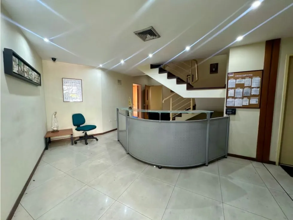 Se vende galpón c/ edificio administrativo 1629m2 Urb. Miranda 0797 - 25