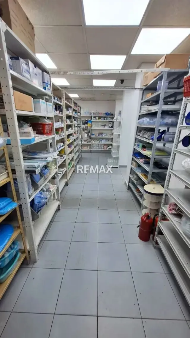 Se Vende Fondo de Comercio Farmacia en Avenida Cedeño Valencia - 13