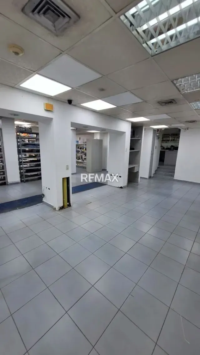 Se Vende Fondo de Comercio Farmacia en Avenida Cedeño Valencia - 16