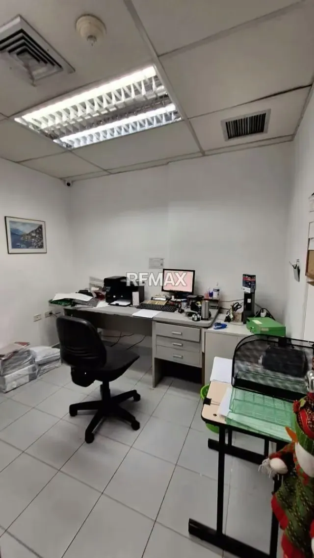 Se Vende Fondo de Comercio Farmacia en Avenida Cedeño Valencia - 17