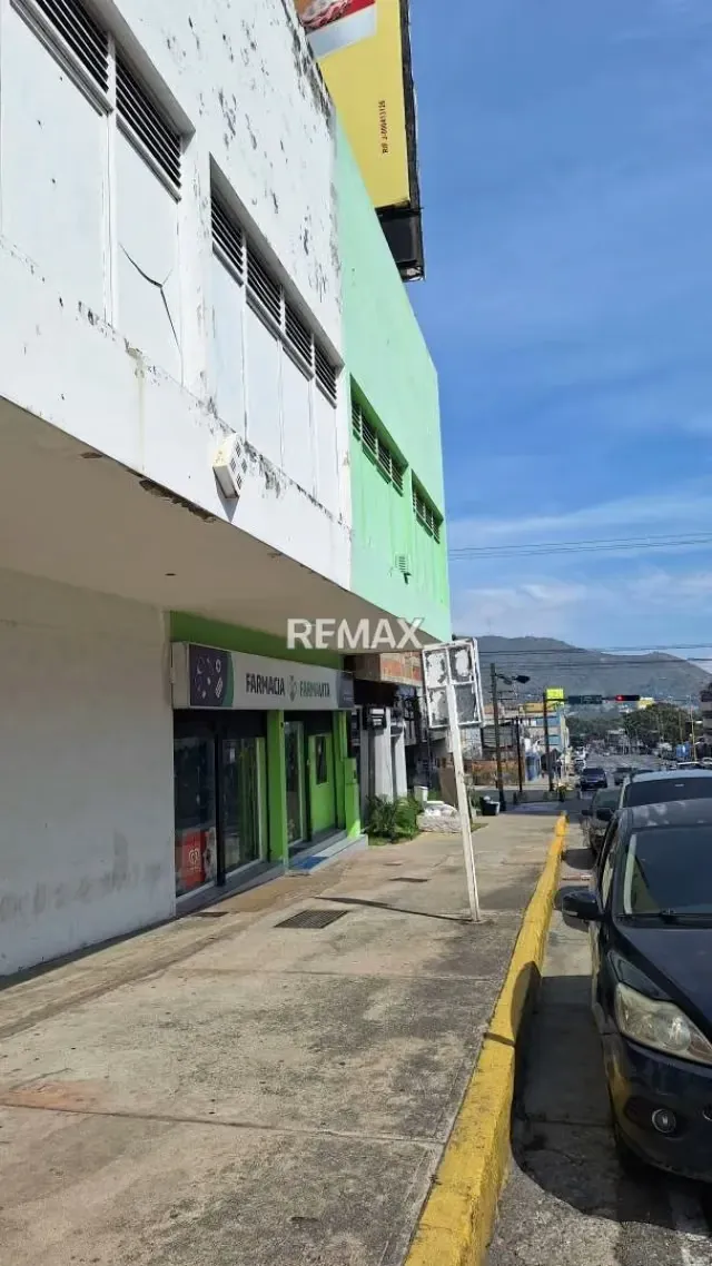 Se Vende Fondo de Comercio Farmacia en Avenida Cedeño Valencia - 3