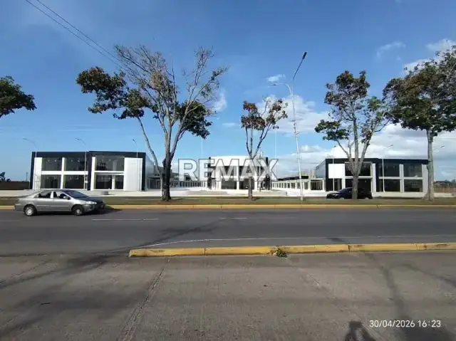 LOCAL COMERCIAL EN VENTA 180 m2 OBRA BLANCA, C.C. TIPURO CENTER MATURIN - MONAGAS