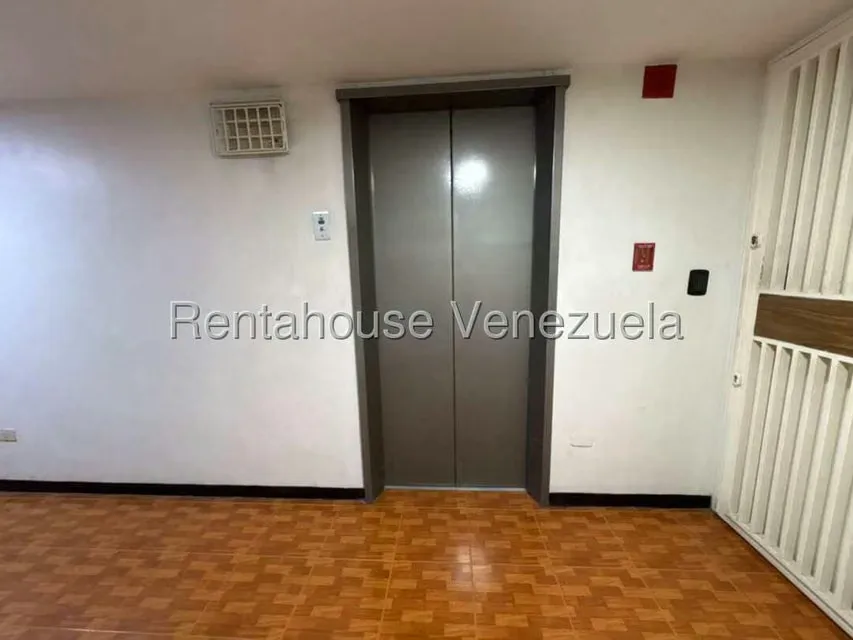 Apartamento (1 Nivel) en Venta en Parroquia La Candelaria, Distrito Metropolitano - 2