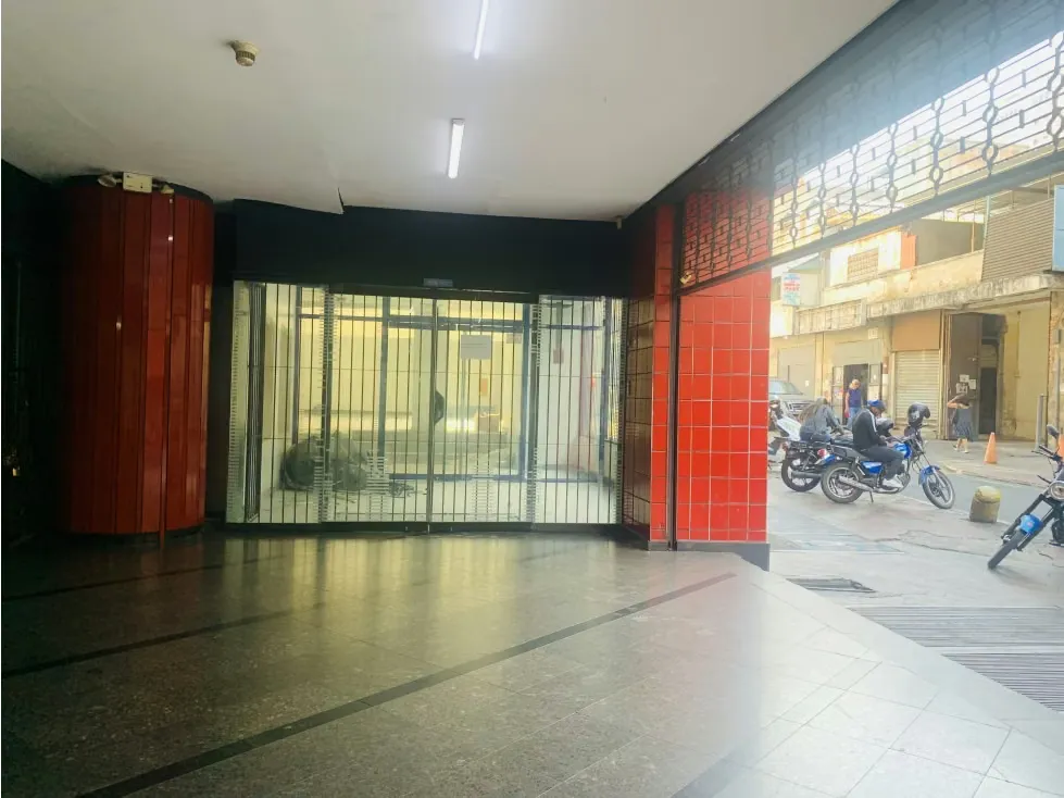 Local comercial en venta, 295,56M² , Esq Ibarras con Av. Urdaneta - 2