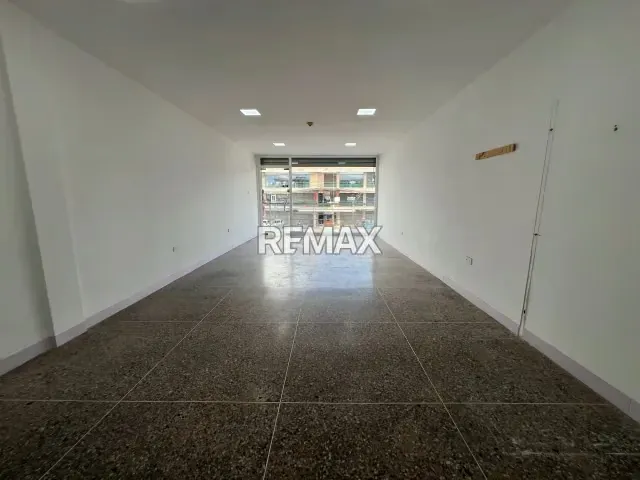 Excelente local comercial en venta – C.C. Millenium (Primer Nivel) Acarigua - 3