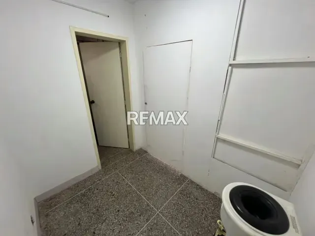 Excelente local comercial en venta – C.C. Millenium (Primer Nivel) Acarigua - 4