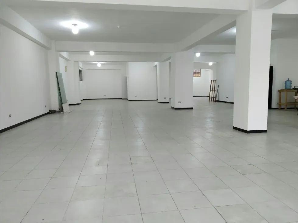 Se alquila local en mezzanina 300m2 Av Baralt 8109