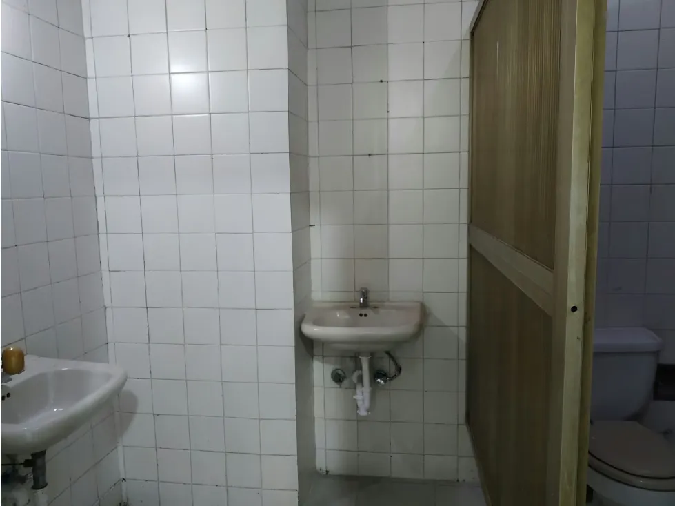 Se alquila local en mezzanina 300m2 Av Baralt 8109 - 6