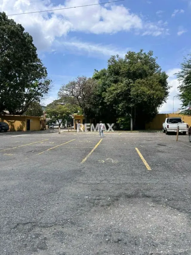 Venta de Local Comercial Avenida Carlos Sanda Planta Baja - 16