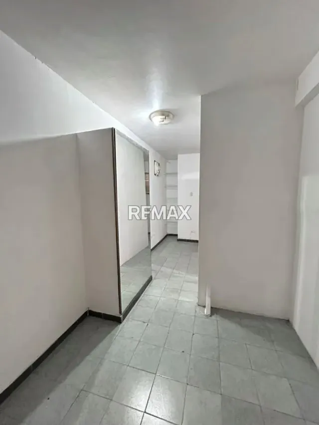 Venta de Local Comercial Avenida Carlos Sanda Planta Baja - 2
