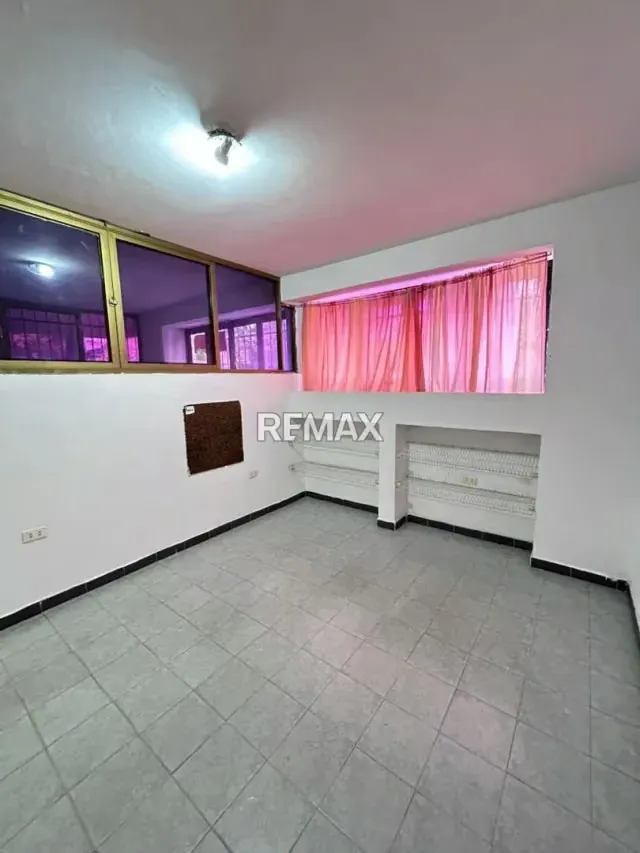 Venta de Local Comercial Avenida Carlos Sanda Planta Baja - 7