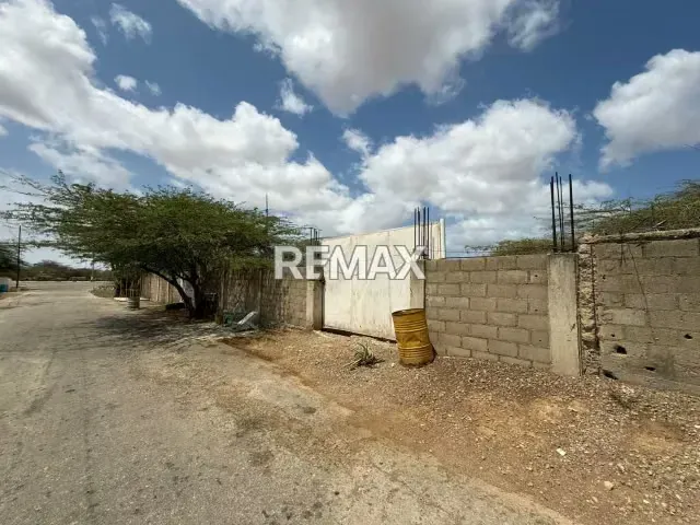 En venta terreno cercado completamente. Entrada de Punto Fijo - 2
