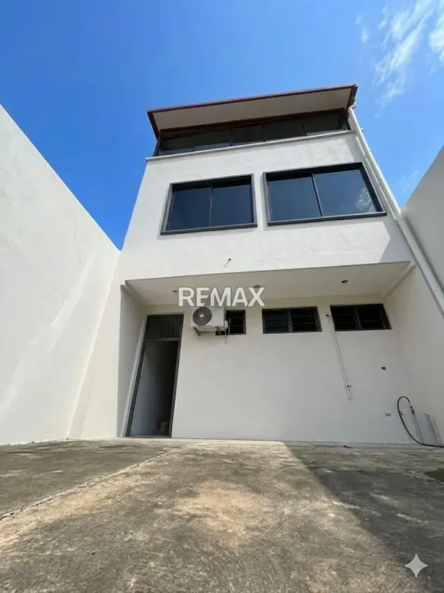En Venta Edificio de 3 niveles ubicado en Guanare, Av. 1 del Sector La Comunidad, Guanare, Portuguesa, Venezuela - 3