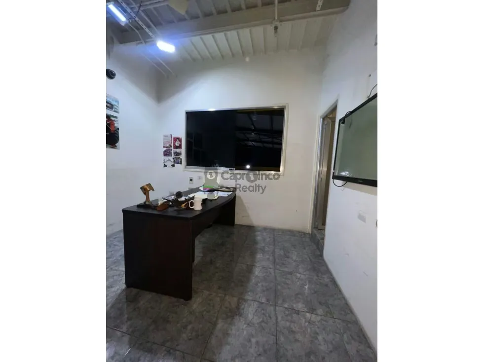 Edificio en venta o alquiler Guacara con galpón y local adicional - 11