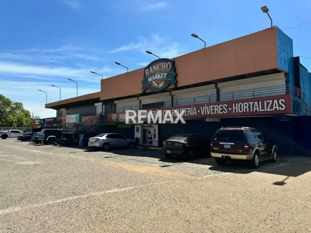 Local en ALQUILER Ubicado en Centro Comercial Terra Nostra en Av. Fuerzas Armadas, al lado del Adolfo Pons - 2