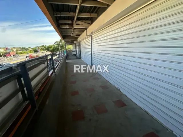 Local en ALQUILER Ubicado en Centro Comercial Terra Nostra en Av. Fuerzas Armadas, al lado del Adolfo Pons - 3
