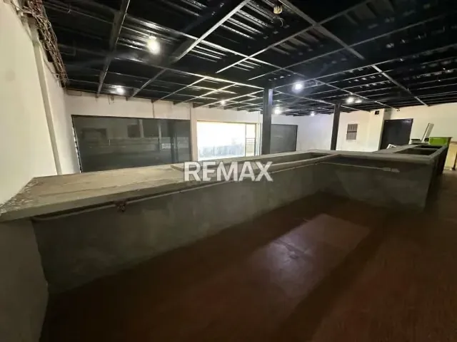 Local en ALQUILER Ubicado en Centro Comercial Terra Nostra en Av. Fuerzas Armadas, al lado del Adolfo Pons - 7