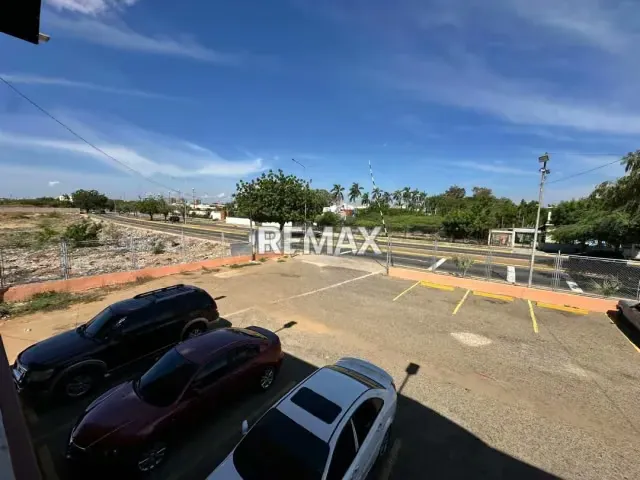 Local en ALQUILER Ubicado en Centro Comercial Terra Nostra en Av. Fuerzas Armadas, al lado del Adolfo Pons - 9