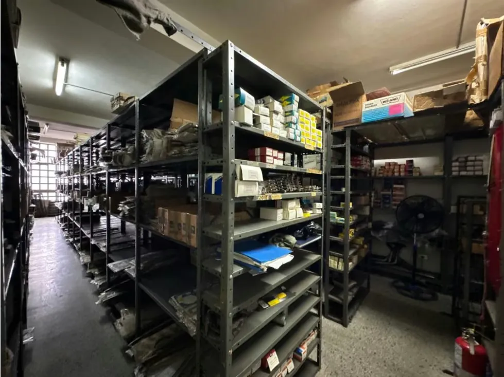 Edifcio Comercial Venta Catia 368000$ aceptamos financiamiento - 12