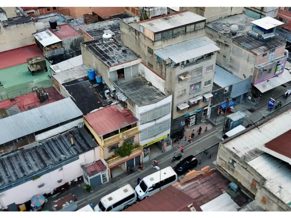 Edifcio Comercial Venta Catia 368000$ aceptamos financiamiento - 23