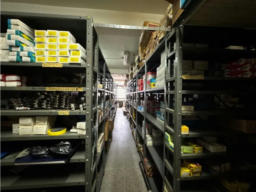Edifcio Comercial Venta Catia 368000$ aceptamos financiamiento - 9