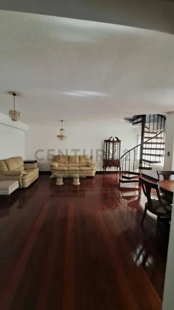 En venta Hermoso Penthouse con vista al Àvila - 2