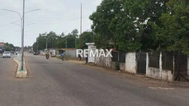 Venta de Terreno con Casa, Sector Las Amalias, Vía La Concepción. Municipio JEL