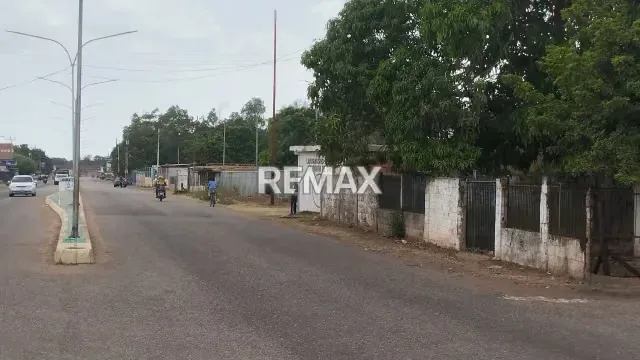 Venta de Terreno con Casa, Sector Las Amalias, Vía La Concepción. Municipio JEL