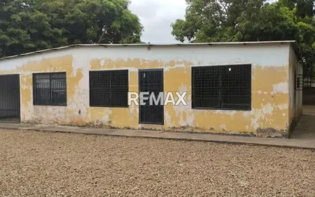 Venta de Terreno con Casa, Sector Las Amalias, Vía La Concepción. Municipio JEL - 2