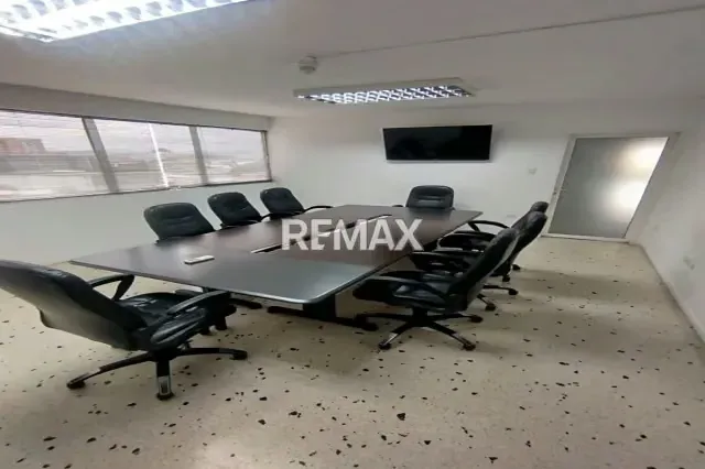 EDIFICIO INDUSTRIAL EN VENTA - URB. BOLEITA NORTE - 12
