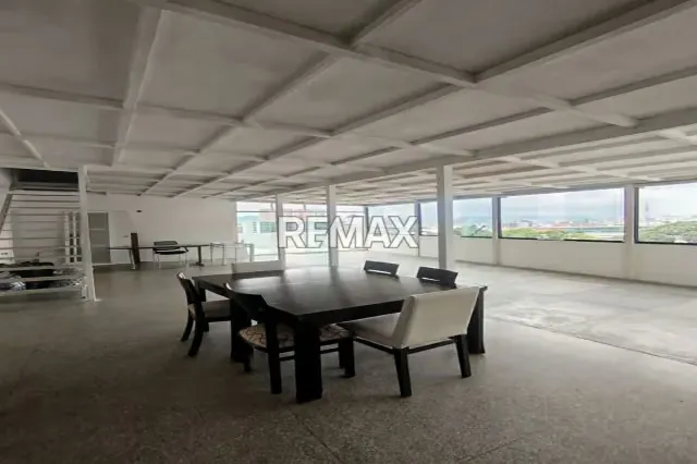 EDIFICIO INDUSTRIAL EN VENTA - URB. BOLEITA NORTE - 16