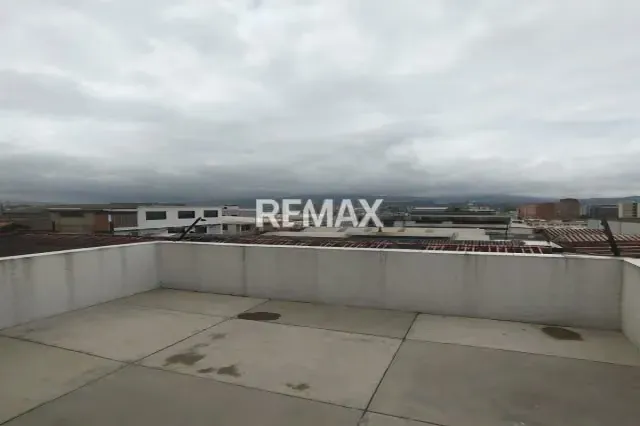 EDIFICIO INDUSTRIAL EN VENTA - URB. BOLEITA NORTE - 17
