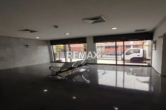 EDIFICIO INDUSTRIAL EN VENTA - URB. BOLEITA NORTE - 2