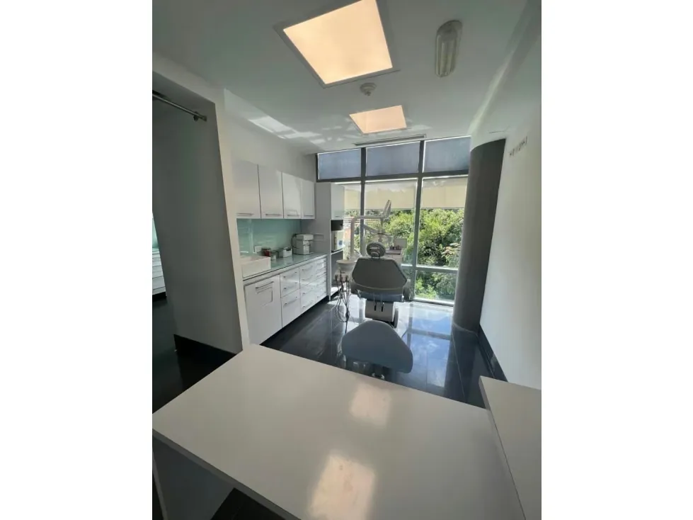 Se alquila consultorio odontologico 12 m2 La Trinidad - 2