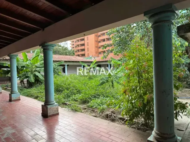 Casa Comercial a restaurar al lado de Nautilus - 2