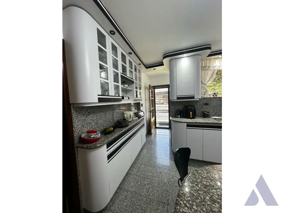 Vendo casa 550m2 San Bernardino 4130 - 10